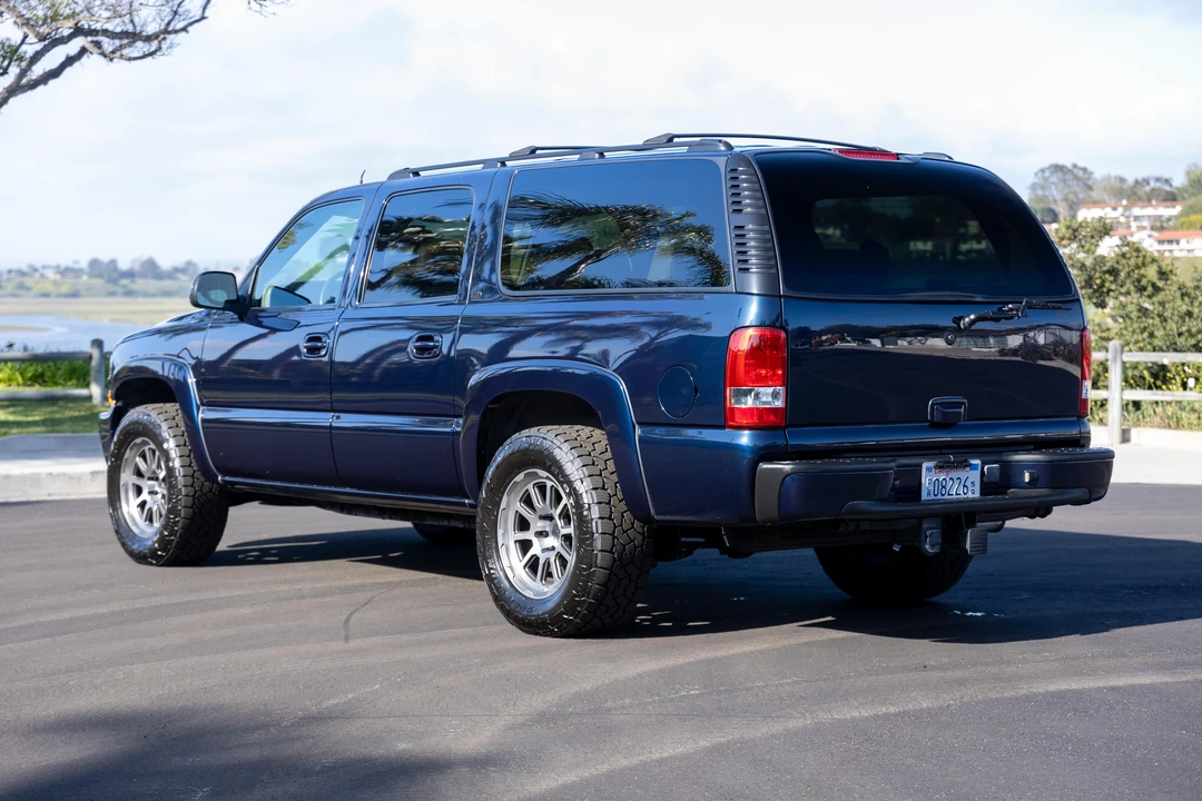 2004 Chevrolet Suburban 8th Gen - Image 9 of 31