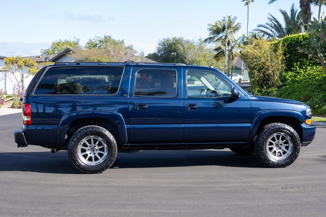 2004 Chevrolet Suburban 8th Gen - Image 14 of 31
