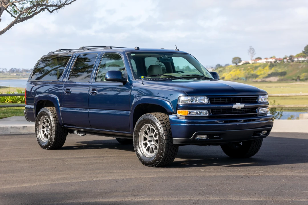2004 Chevrolet Suburban 8th Gen - Image 15 of 31