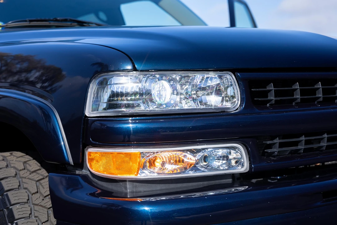 2004 Chevrolet Suburban 8th Gen - Image 17 of 31