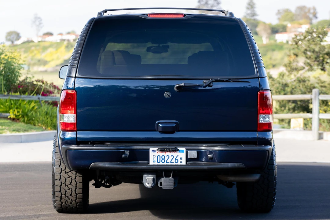 2004 Chevrolet Suburban 8th Gen - Image 5 of 31