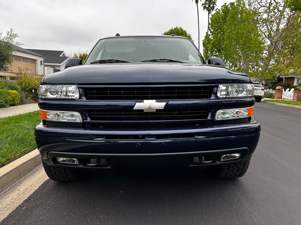 2004 Chevrolet Suburban 8th Gen - Image 6 of 31