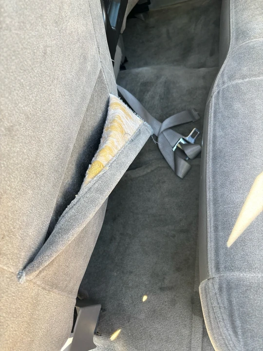 2004 Chevrolet Suburban 9th Gen - Image 16 of 21