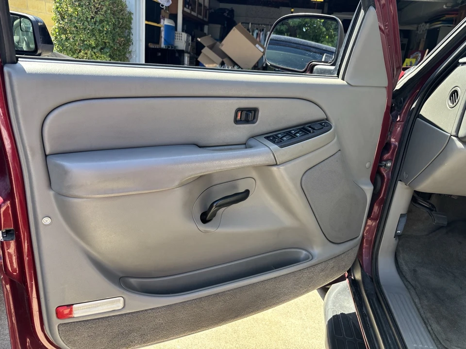 2004 Chevrolet Suburban 9th Gen - Image 7 of 21