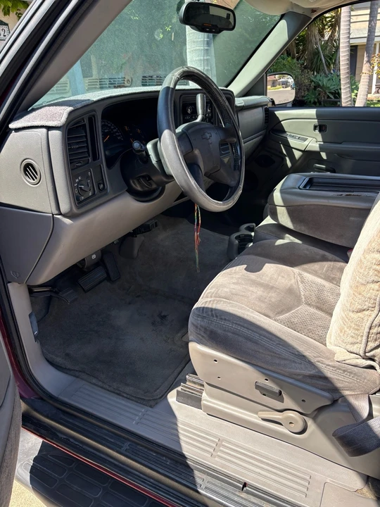 2004 Chevrolet Suburban 9th Gen - Image 8 of 21