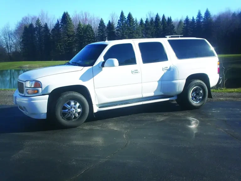 2004 Chevrolet Suburban 9th Gen - Image 2 of 2