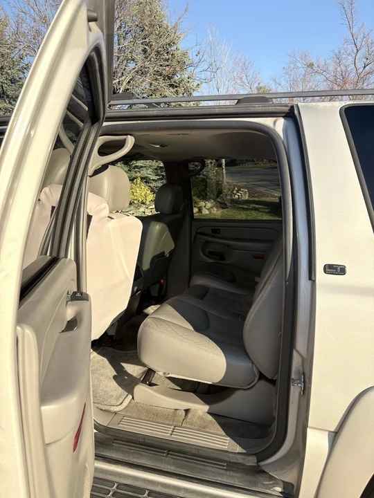 2004 Chevrolet Suburban 9th Gen - Image 11 of 11