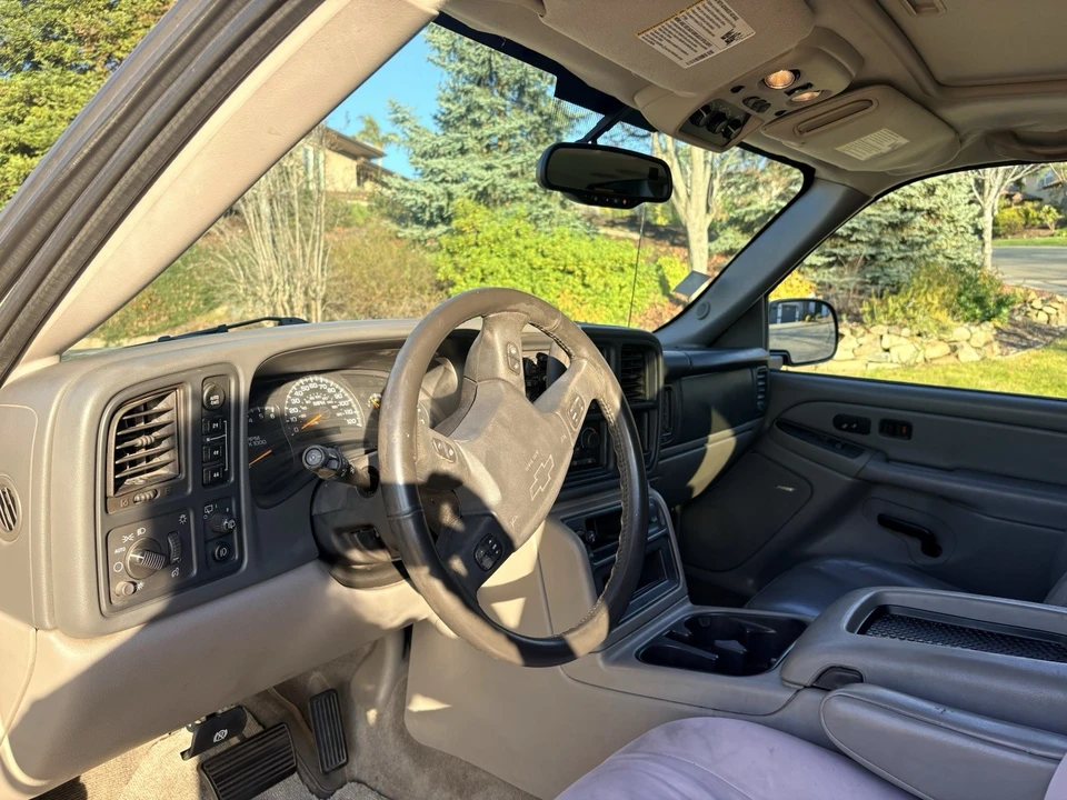 2004 Chevrolet Suburban 9th Gen - Image 7 of 11