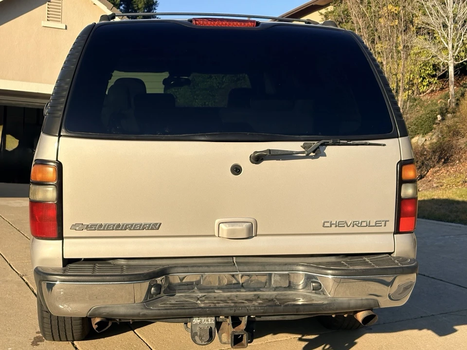 2004 Chevrolet Suburban 9th Gen - Image 4 of 11