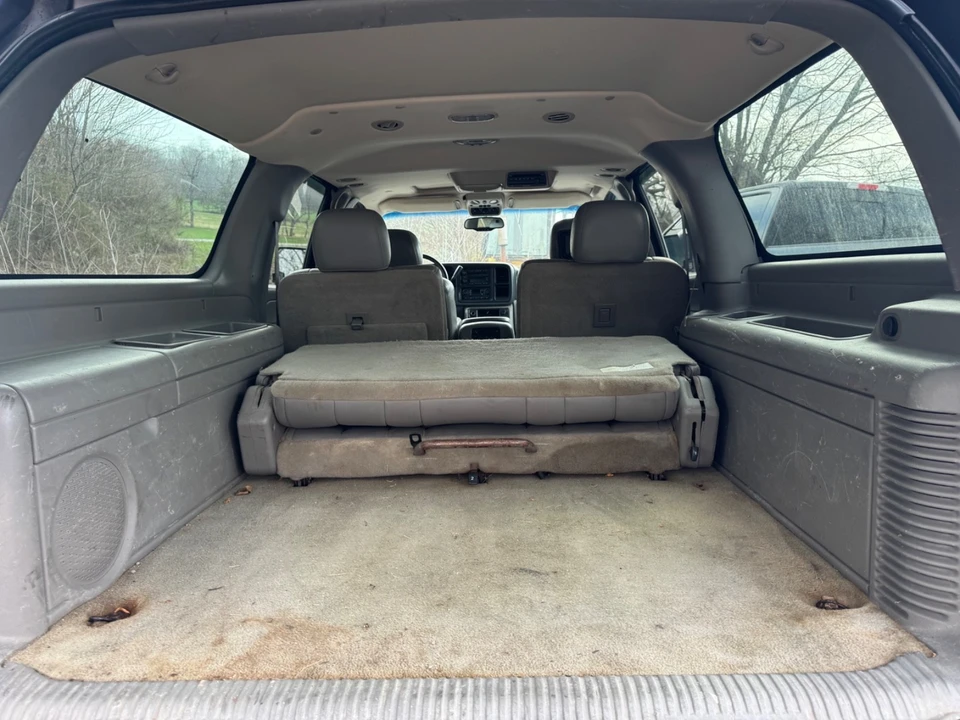 2004 Chevrolet Suburban 9th Gen - Image 10 of 13