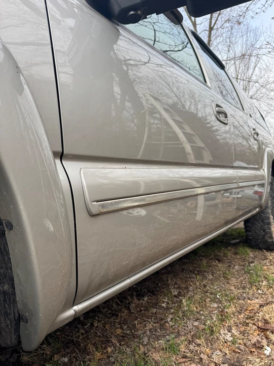 2004 Chevrolet Suburban 9th Gen - Image 9 of 13