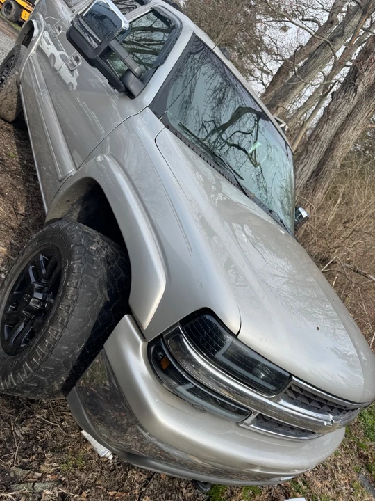 2004 Chevrolet Suburban 9th Gen - Image 6 of 13