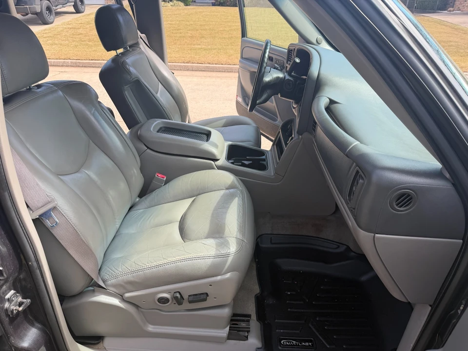2004 Chevrolet Suburban 9th Gen - Image 7 of 10