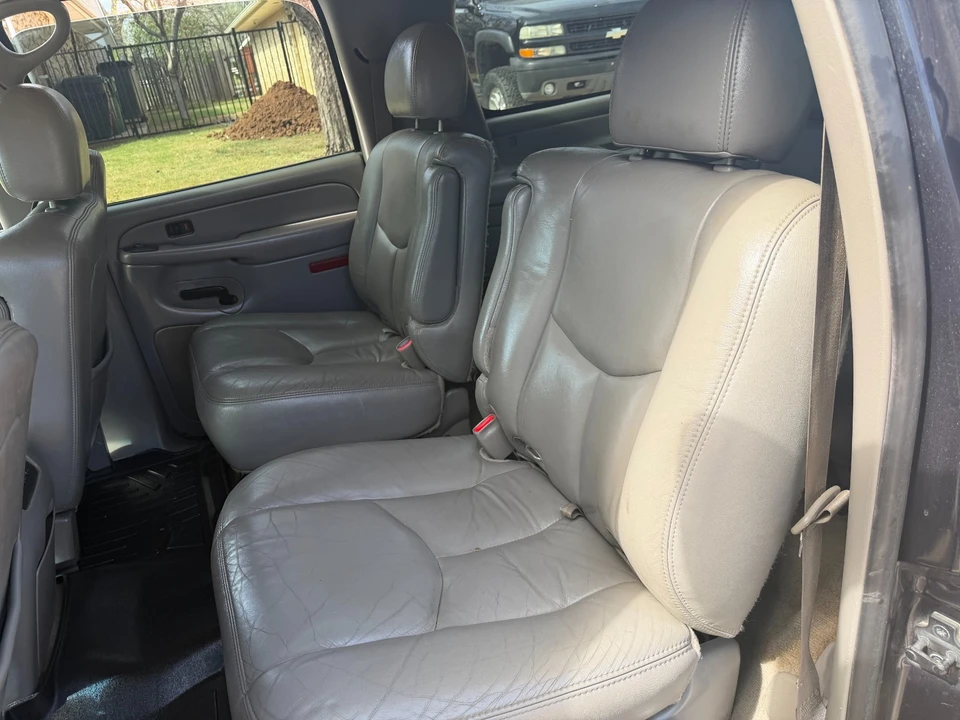 2004 Chevrolet Suburban 9th Gen - Image 6 of 10