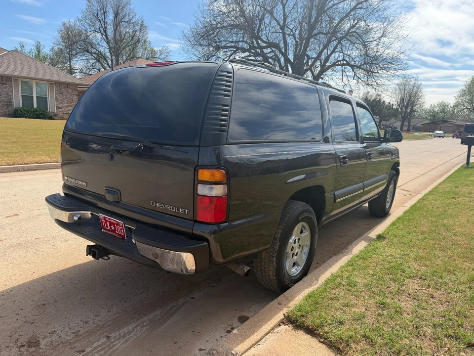2004 Chevrolet Suburban 9th Gen - Image 3 of 10