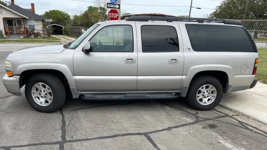 2004 Chevrolet Suburban 9th Gen - Image 4 of 9