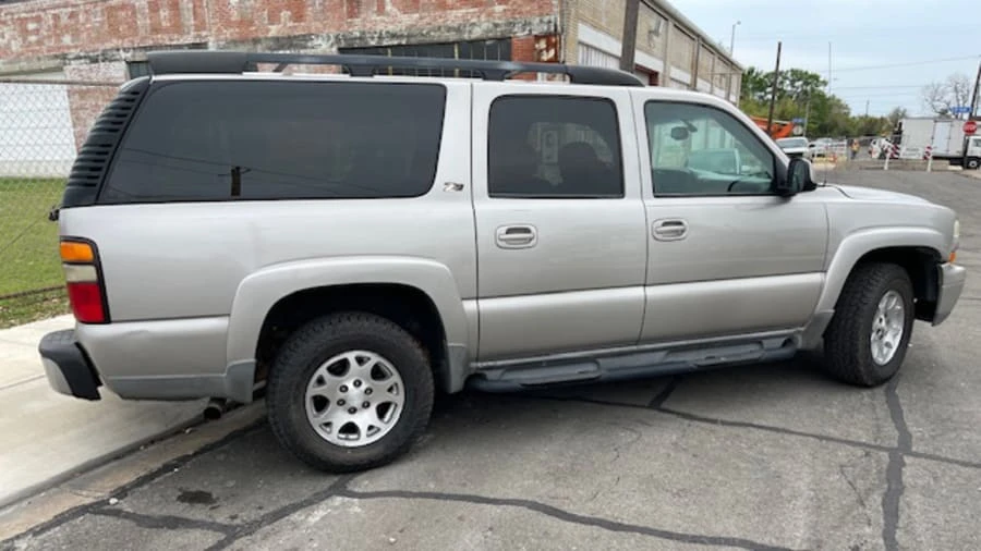 2004 Chevrolet Suburban 9th Gen - Image 5 of 9