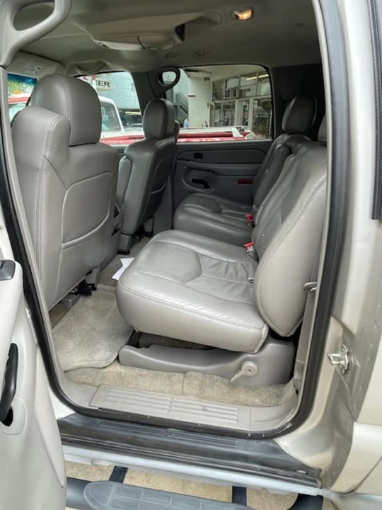 2004 Chevrolet Suburban 9th Gen - Image 7 of 9