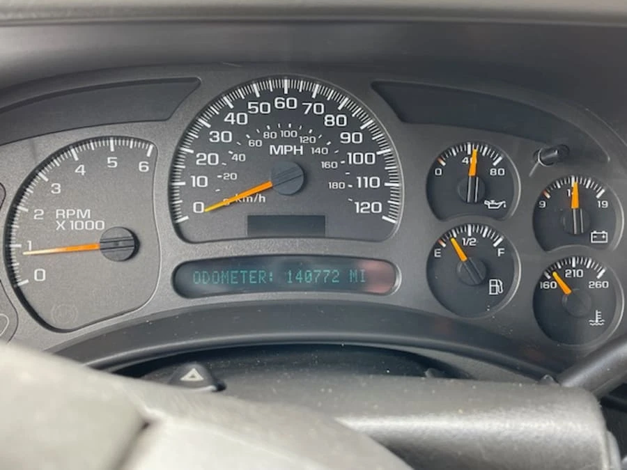 2004 Chevrolet Suburban 9th Gen - Image 9 of 9