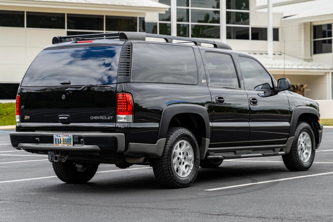 2004 Chevrolet Suburban 8th Gen - Image 4 of 31