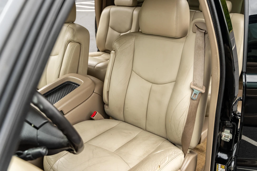 2004 Chevrolet Suburban 8th Gen - Image 23 of 31