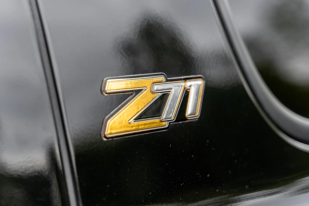 2004 Chevrolet Suburban 8th Gen - Image 14 of 31
