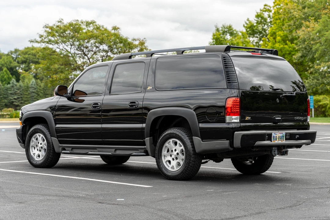 2004 Chevrolet Suburban 8th Gen - Image 9 of 31