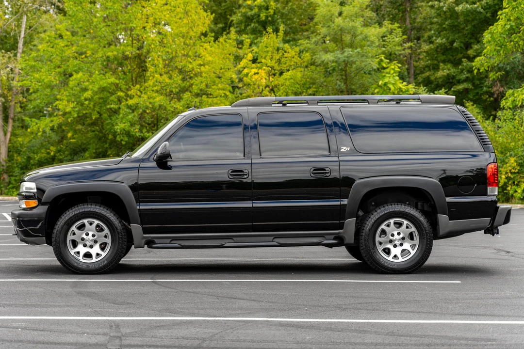 2004 Chevrolet Suburban 8th Gen - Image 3 of 31