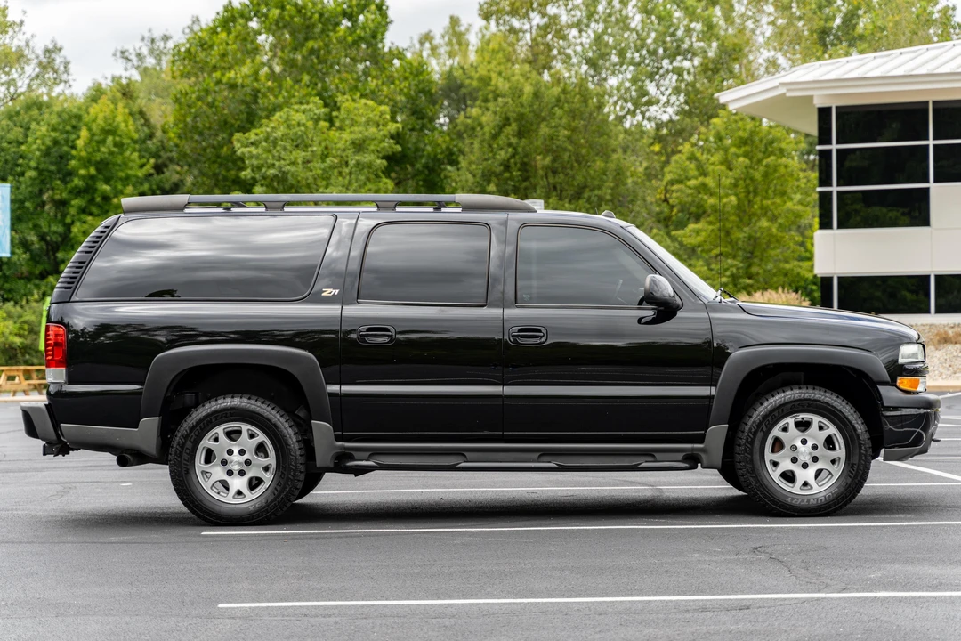 2004 Chevrolet Suburban 8th Gen - Image 10 of 31