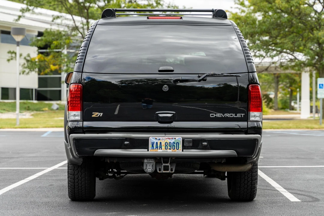 2004 Chevrolet Suburban 8th Gen - Image 5 of 31