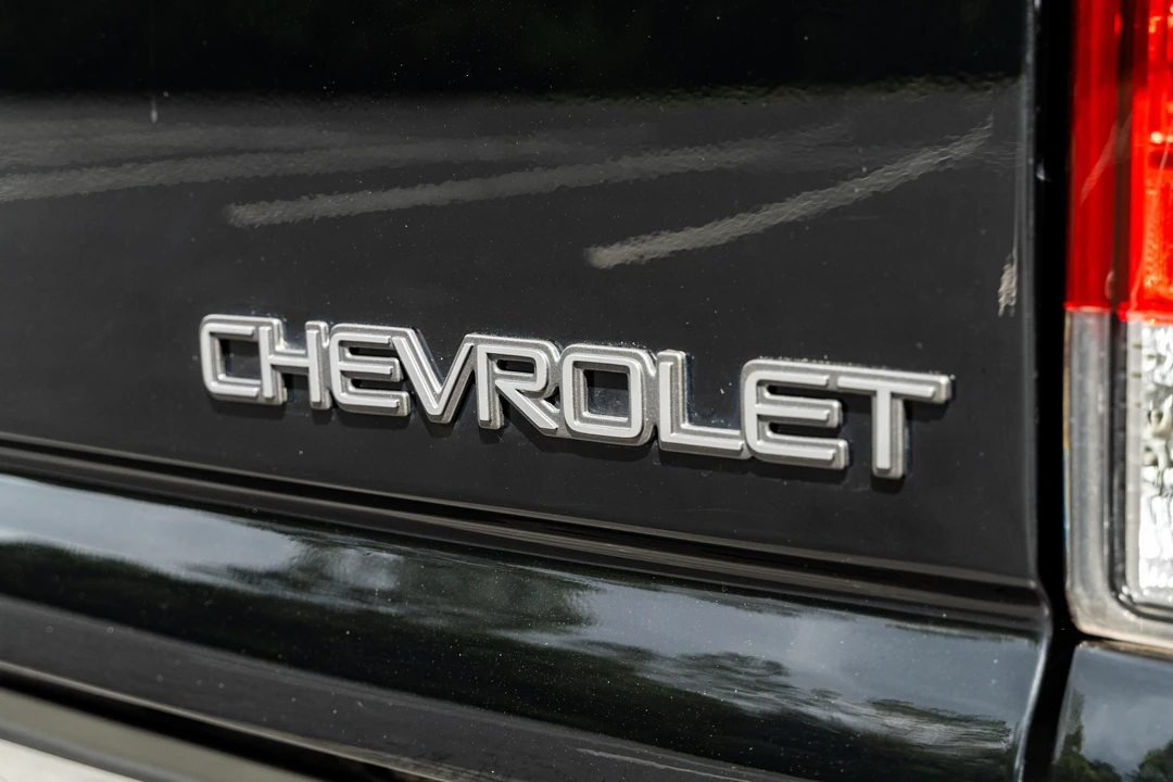 2004 Chevrolet Suburban 8th Gen - Image 13 of 31