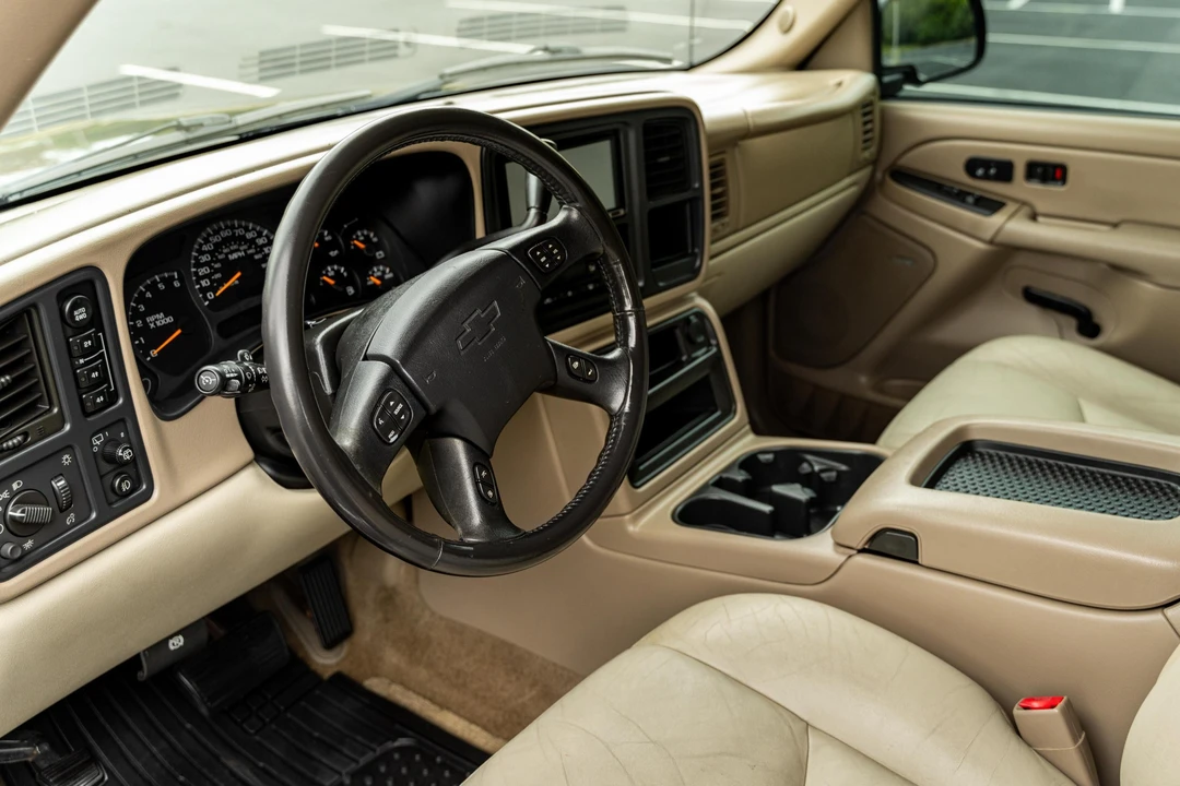 2004 Chevrolet Suburban 8th Gen - Image 22 of 31