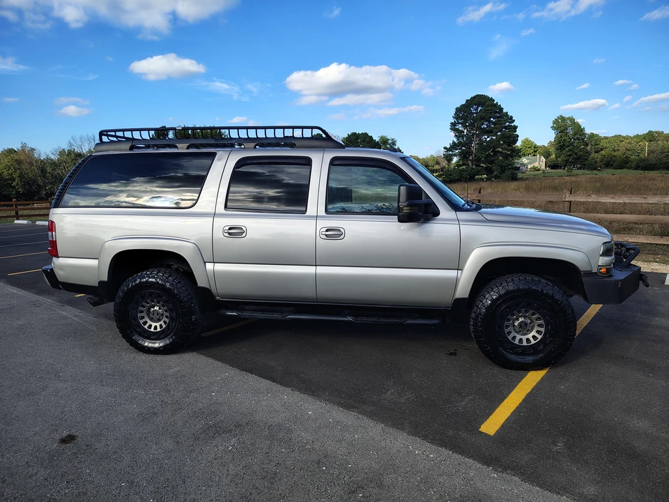 2004 Chevrolet Suburban 9th Gen - Image 18 of 31