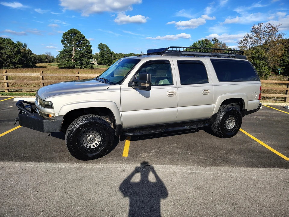 2004 Chevrolet Suburban 9th Gen - Image 14 of 31