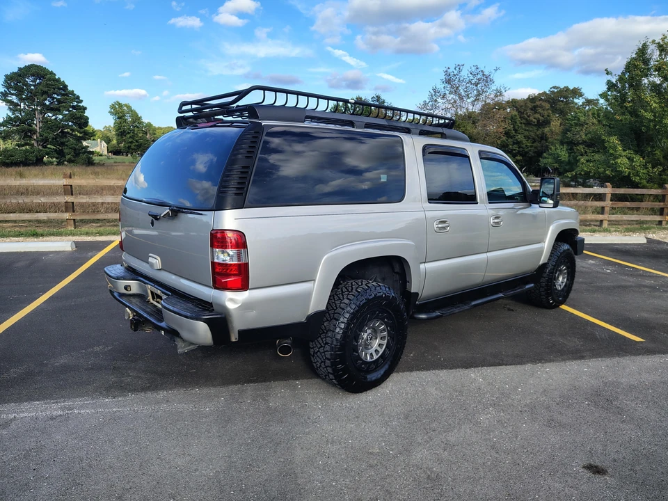 2004 Chevrolet Suburban 9th Gen - Image 17 of 31