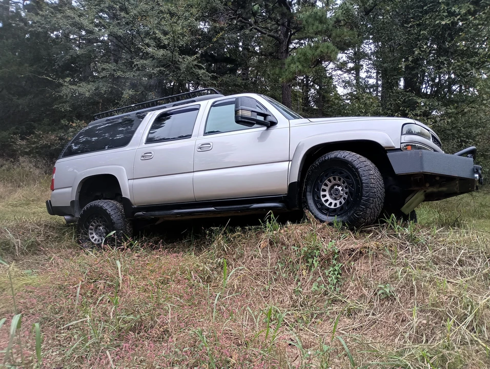 2004 Chevrolet Suburban 9th Gen - Image 19 of 31