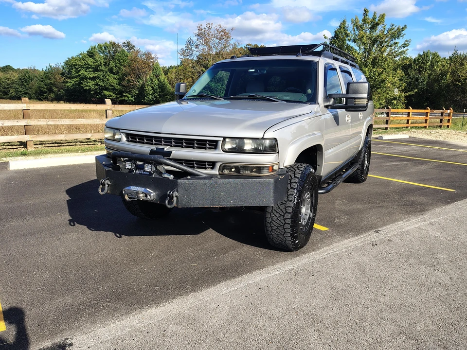 2004 Chevrolet Suburban 9th Gen - Image 11 of 31