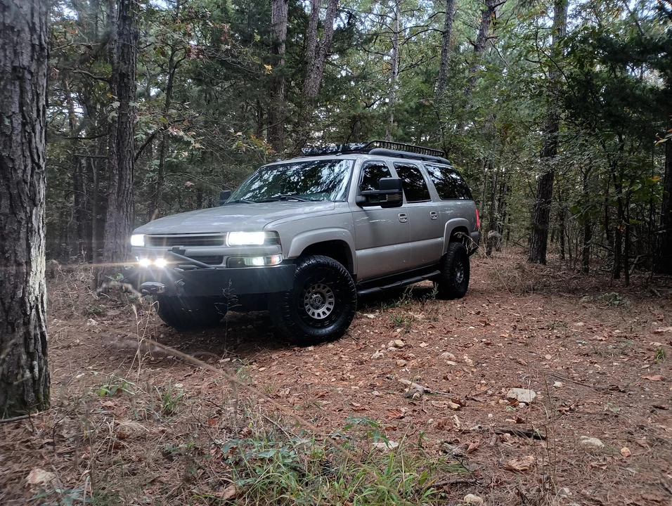2004 Chevrolet Suburban 9th Gen - Image 13 of 31