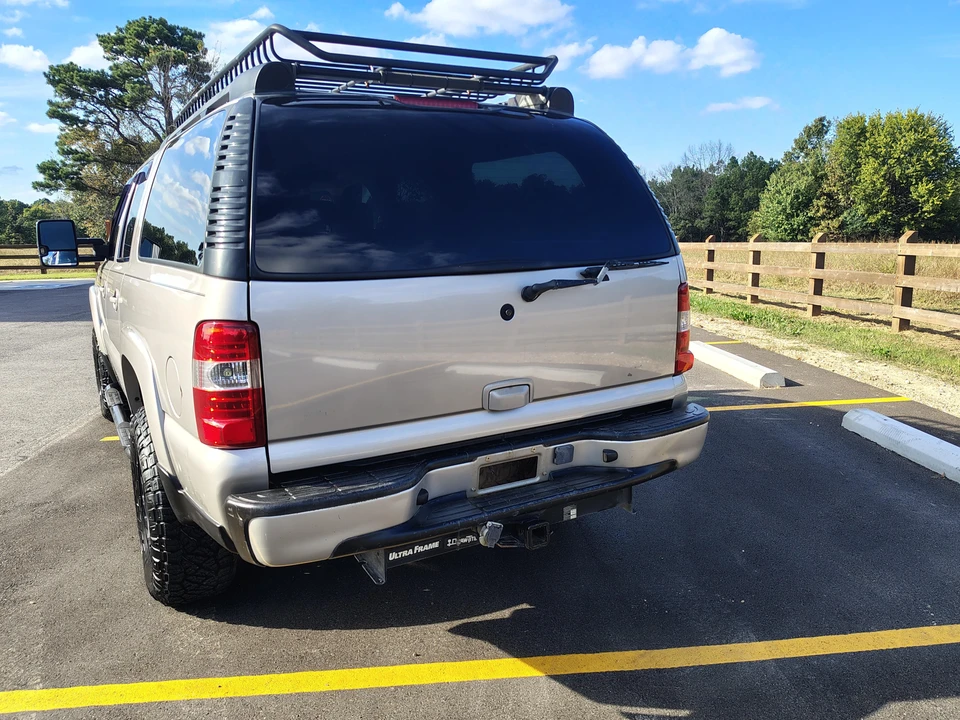 2004 Chevrolet Suburban 9th Gen - Image 15 of 31