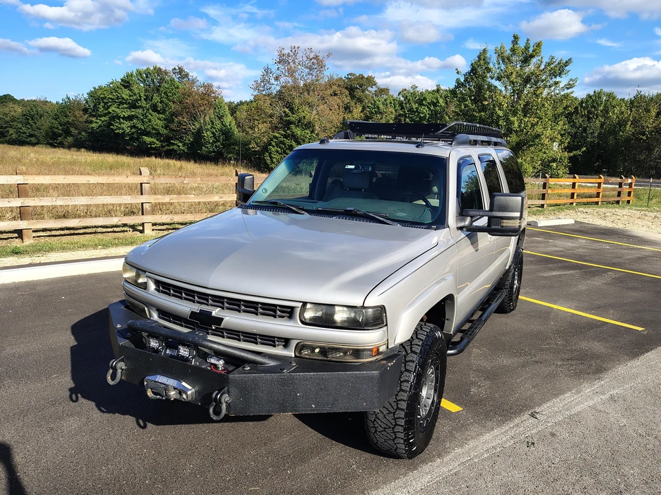 2004 Chevrolet Suburban 9th Gen - Image 10 of 31
