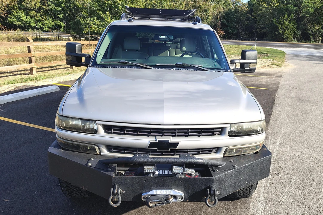 2004 Chevrolet Suburban 9th Gen - Image 2 of 31