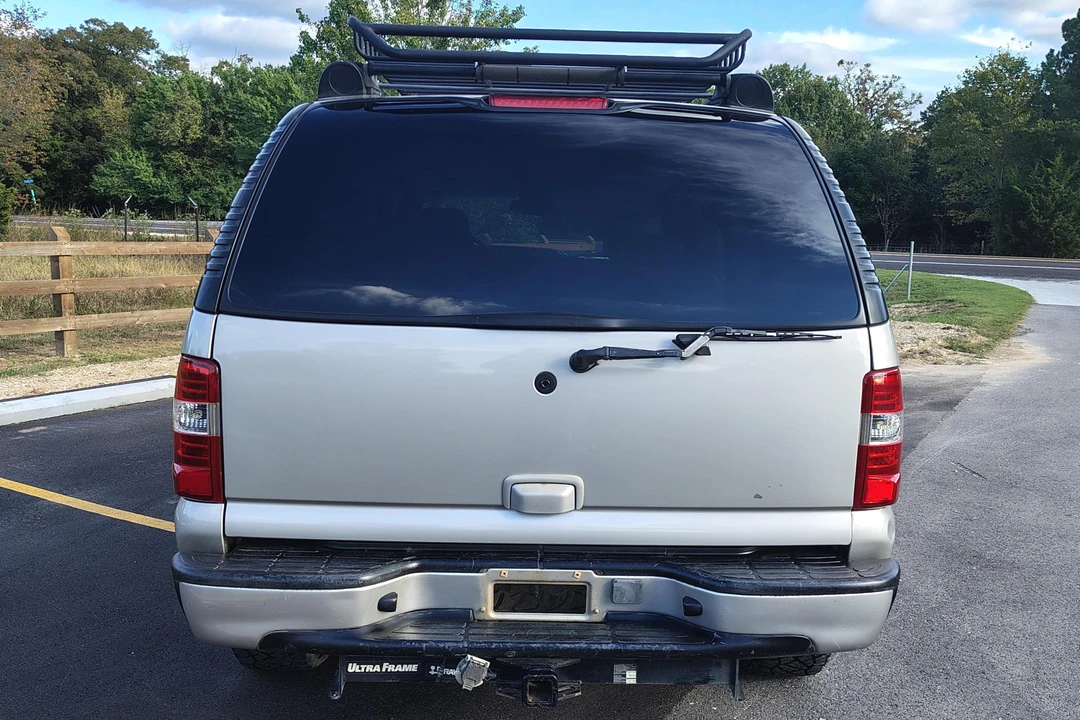 2004 Chevrolet Suburban 9th Gen - Image 5 of 31