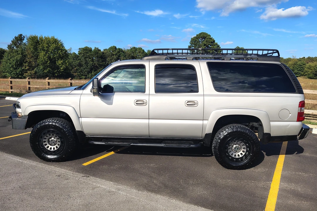 2004 Chevrolet Suburban 9th Gen - Image 3 of 31