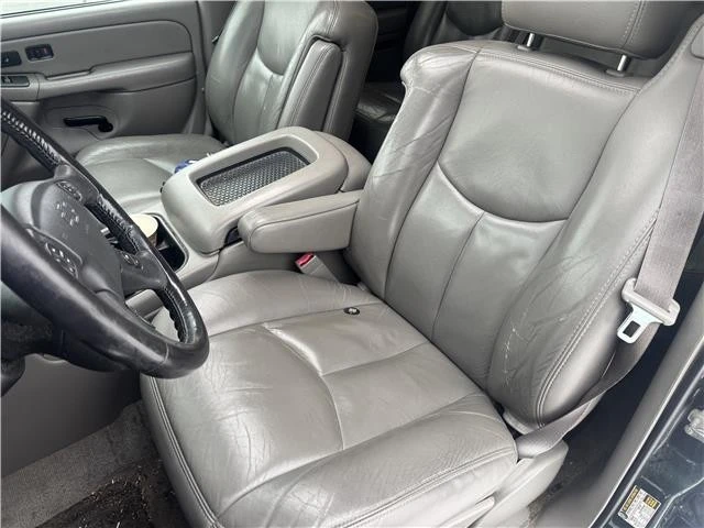 2004 Chevrolet Suburban 8th Gen - Image 18 of 21