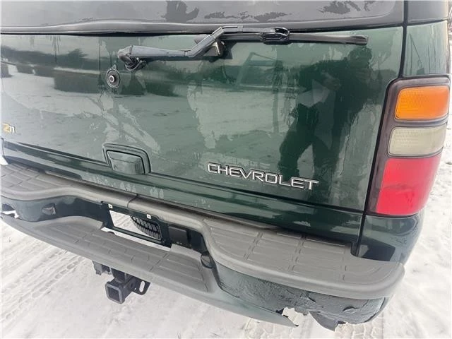 2004 Chevrolet Suburban 8th Gen - Image 10 of 21