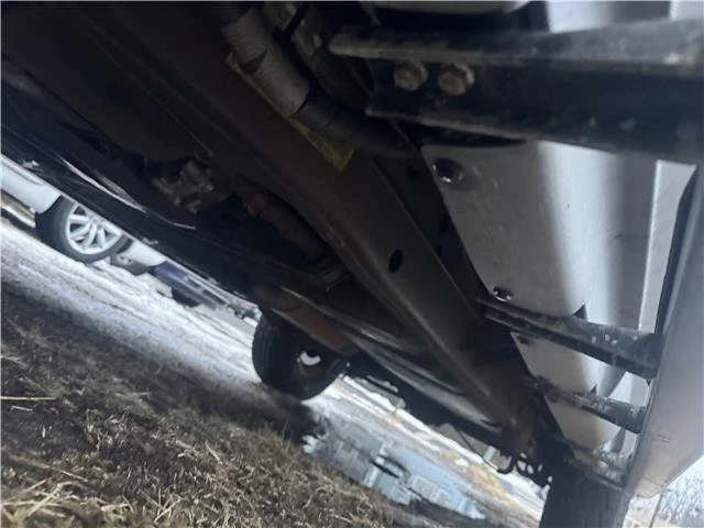 2004 Chevrolet Suburban 8th Gen - Image 20 of 21