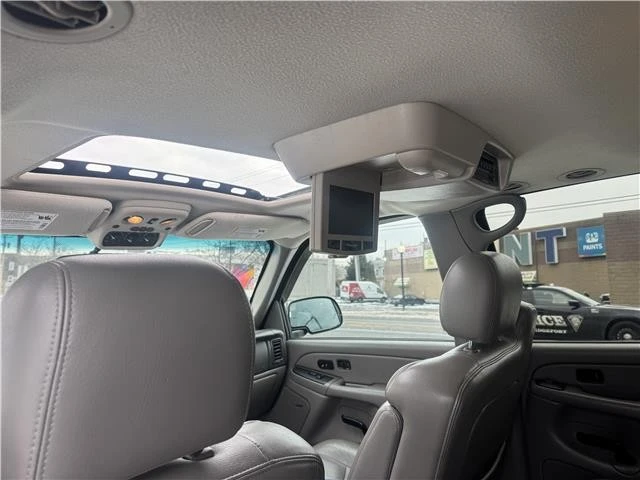 2004 Chevrolet Suburban 8th Gen - Image 13 of 21