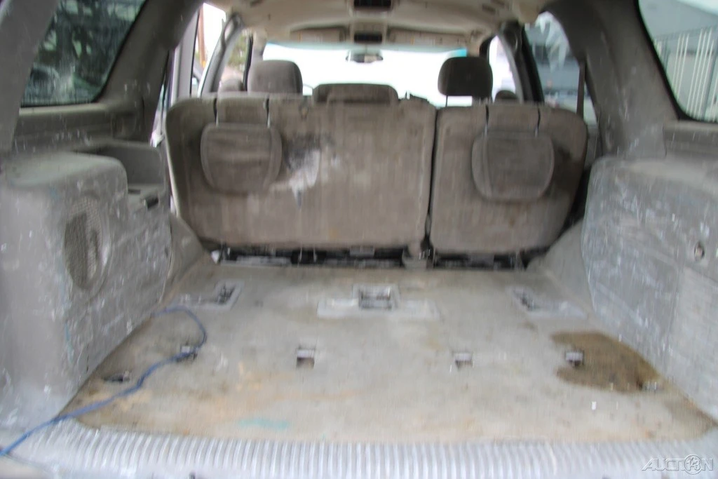 2004 Chevrolet Tahoe 2nd Gen - Image 19 of 21