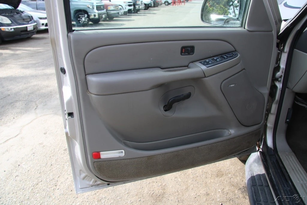 2004 Chevrolet Tahoe 2nd Gen - Image 11 of 21