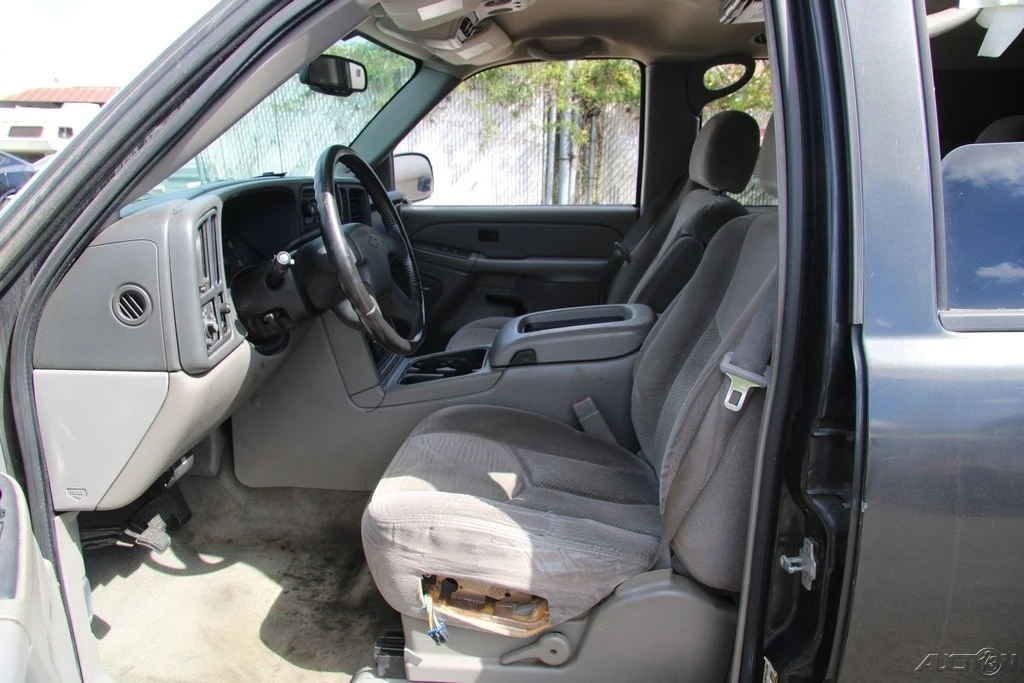 2004 Chevrolet Tahoe 2nd Gen - Image 15 of 24